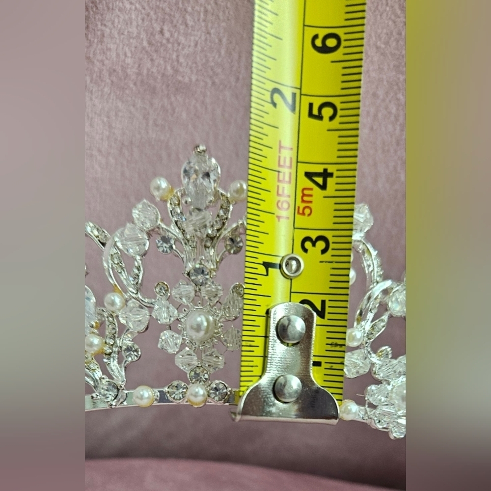 πVintage Inspired Silver Sparkly Tiara with Crystals And Pearlsπ - Picture 8 of 13